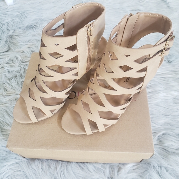 Casablanca Women's Open Toe Strappy Laser Cutout Caged Chunky High Heels… - Picture 2 of 10